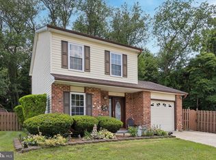 27 Iris Ln, Newark, DE 19702