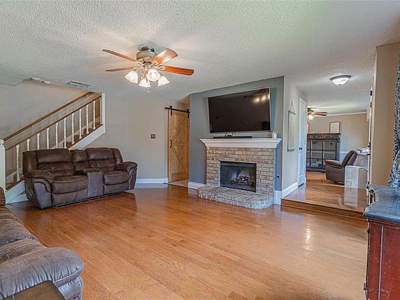4th image of 1712 Creekway Dr