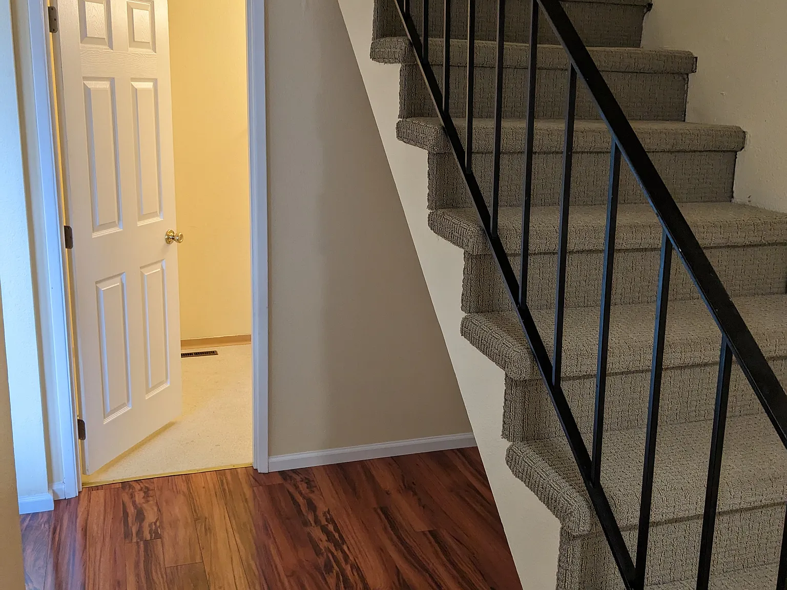 2 bed, 1.5 bath, $800 — Photo 3