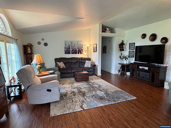 4th image of 1265 SW Oakdale Ave