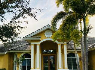 1925 Piccadilly Cir, Cape Coral, FL 33991