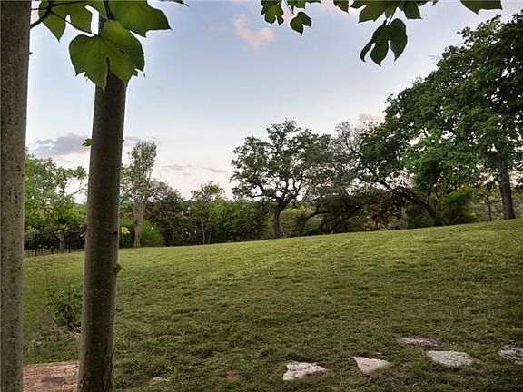 2nd image of 1 Limerick Ln