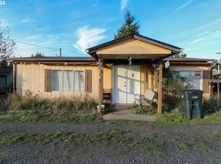 93463 Paradise Ln, Coos Bay, OR 97420