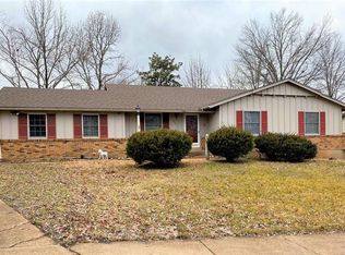 5821 Kerth Rd, Saint Louis, MO 63128
