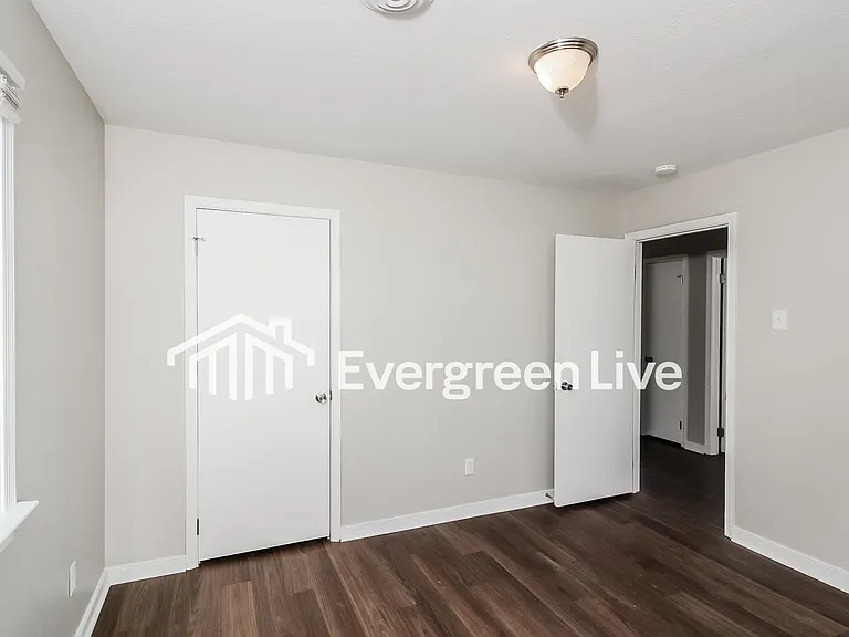 215 N Ivy Ave — Photo 8