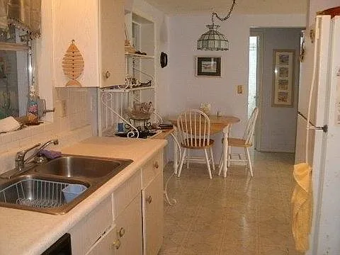 2 bed, 913 sqft, $3,000 — Photo 2
