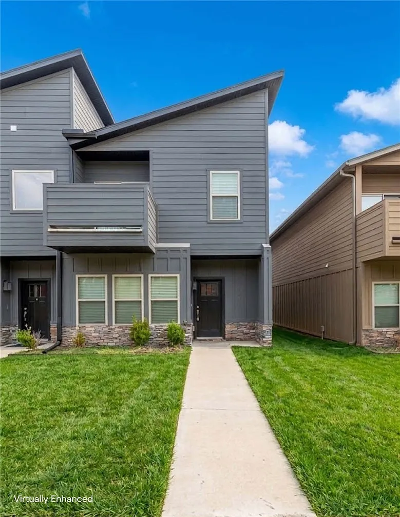 2 bed, 2.5 bath, 1571 sqft, $1,600 — Photo 1