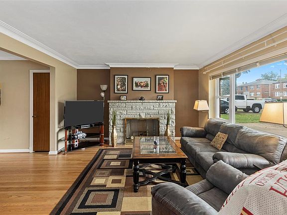 4th image of 6247 Loughborough Ave