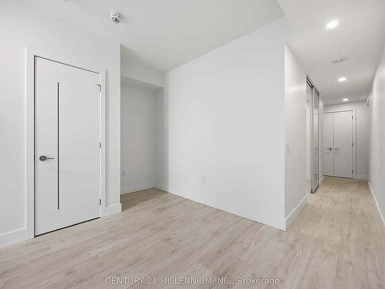 357 King St W #905 — Photo 8