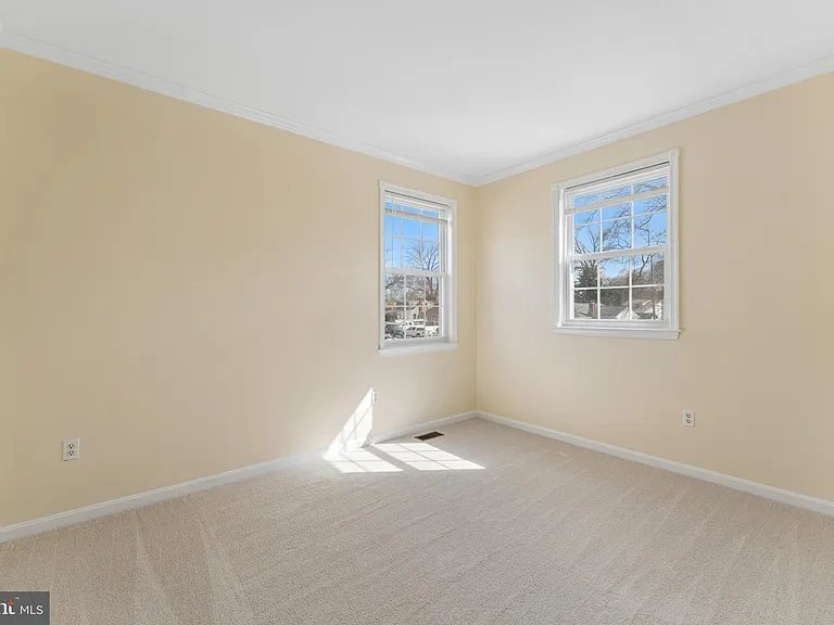 402 Linden Ave — Photo 22