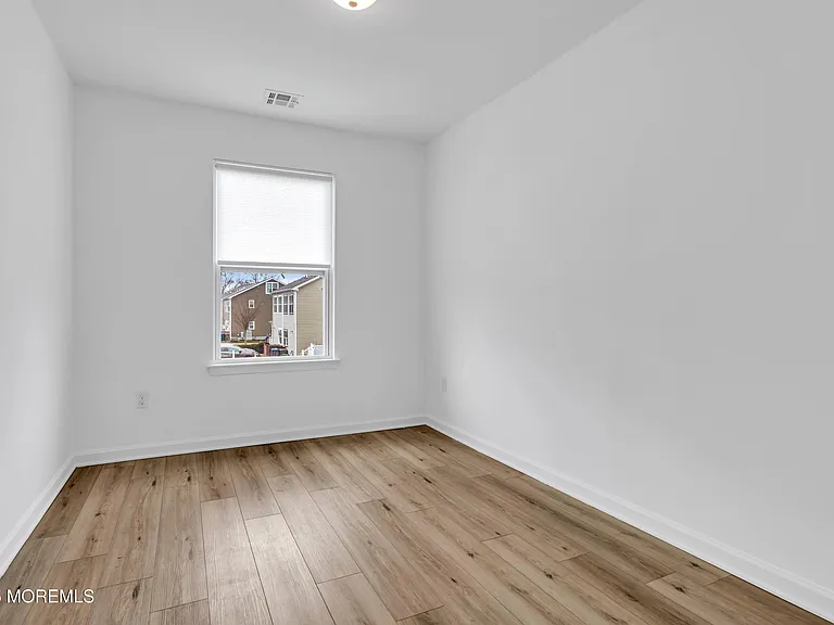 1514 Heck Ave — Photo 11