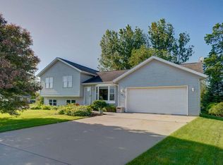 96 Stacie Ct, Brooklyn, WI 53521