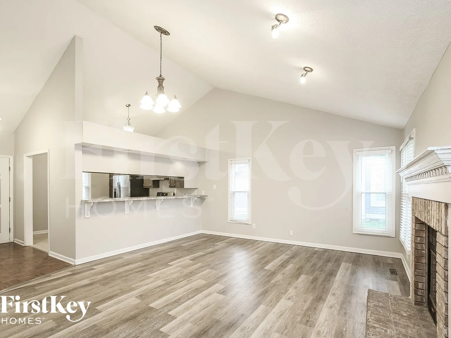 3 bed, 2.0 bath, 1371 sqft, $2,130 — Photo 3