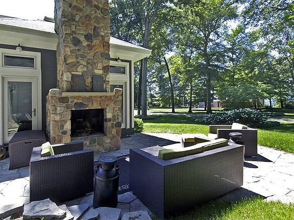 3rd image of 5959 Beechwood Dr