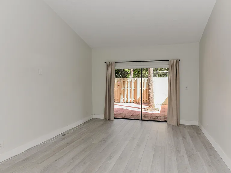 1400 NW 9th Ave #B-8 — Photo 21