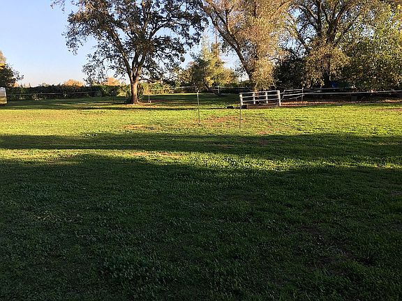 Acre pasture 6’ fenc 2 gates
