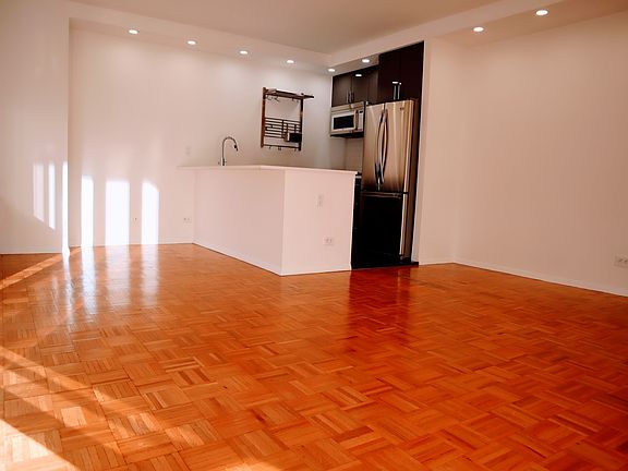 4th image of 161 W 61st St APT 10H