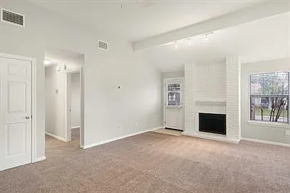 3 bed, 2.0 bath, 1305 sqft, $1,550 — Photo 4