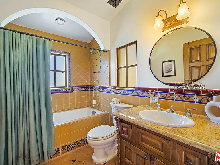 1274 N Clark St — Photo 26