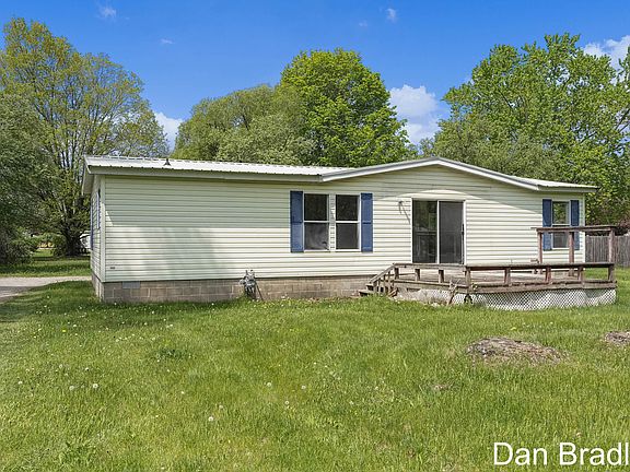 2nd image of 412 Poplar St