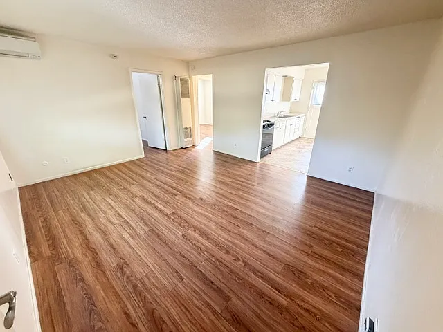 400 South Rose Street - A, 001 — Photo 2