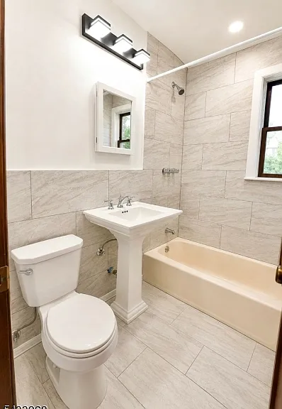 15 N Carpenter Ter #1R — Photo 10
