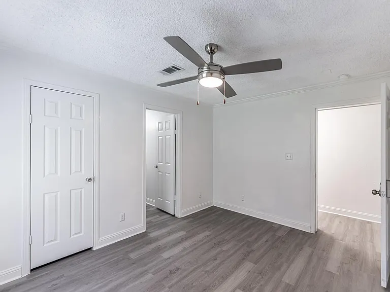 114 Varsity Dr — Photo 15