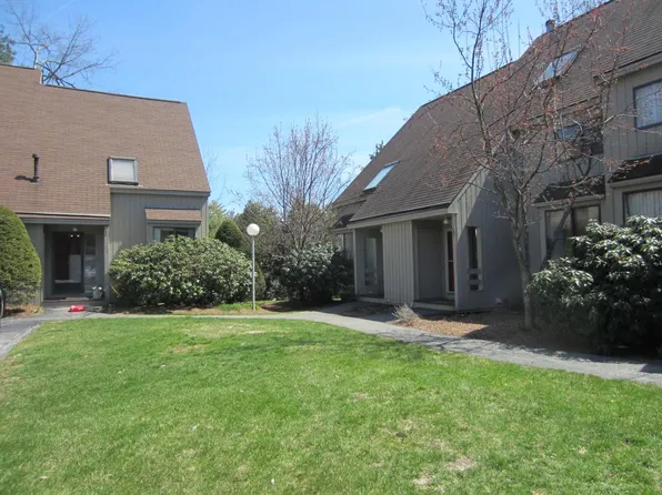 12 Saratoga Ct #12, Bedford, NH 03110