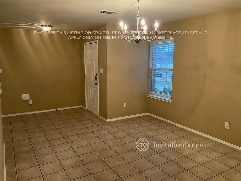 1002 Chatham Ln — Photo 2