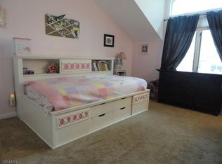 5 Ogdon Ct, Oak Ridge, NJ 07438