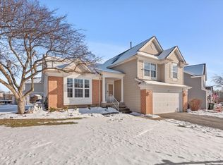 353 Juniper Ln, South Elgin, IL 60177