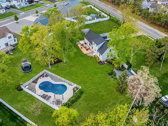 4th image of 65 Serpentine Drive