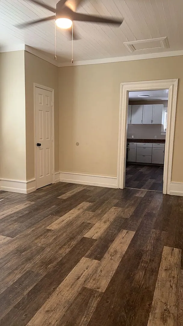201 E 3rd — Photo 3