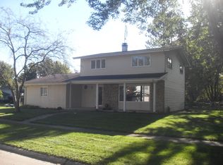 1125 Countryside Dr, Elgin, IL 60123