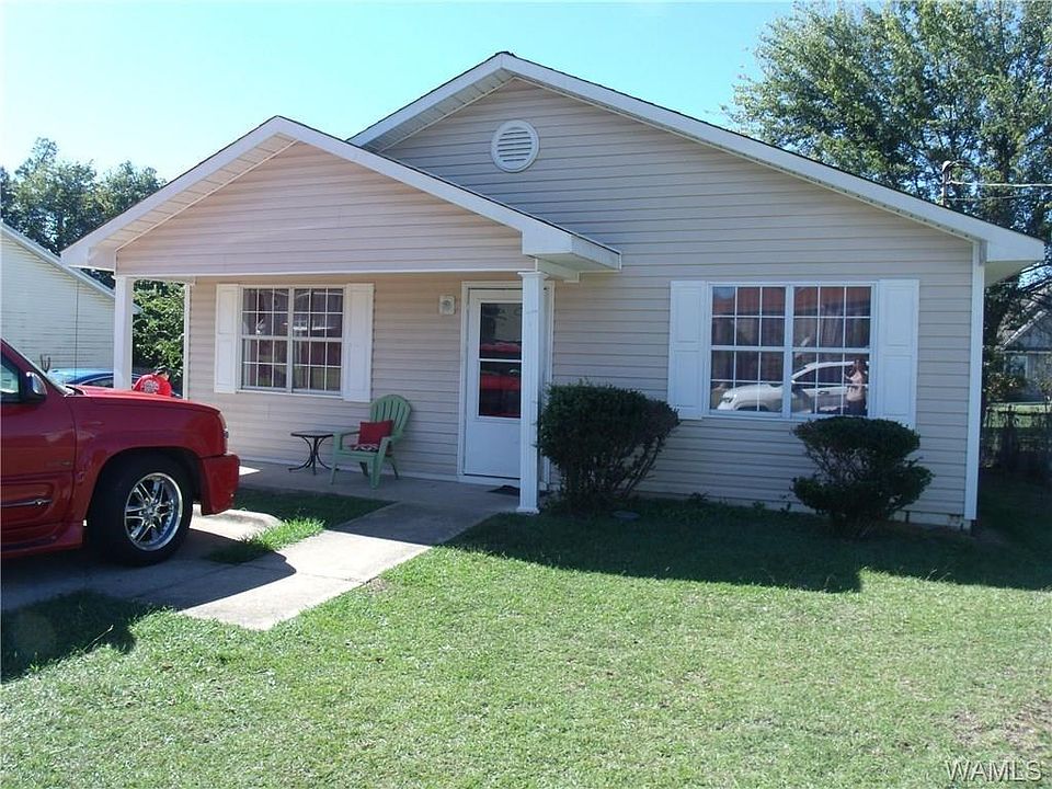 1st image of 720 32nd Ave E