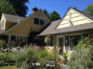 10875 Sunrise Dr NE, Bainbridge Island, WA 98110