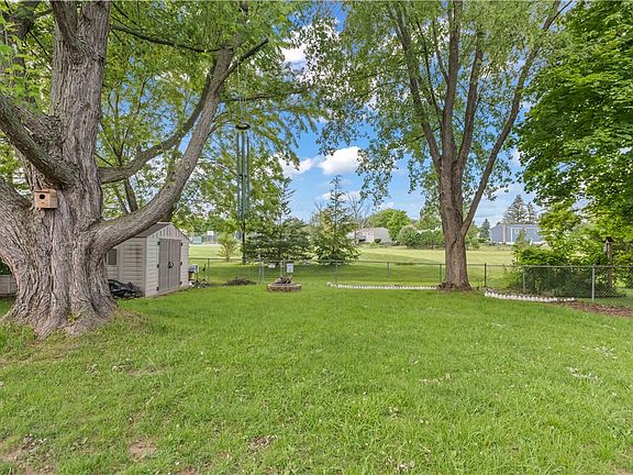 3rd image of 5782 Bonnie Brae Cir