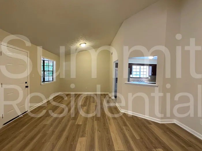 245 Windemere Way — Photo 2