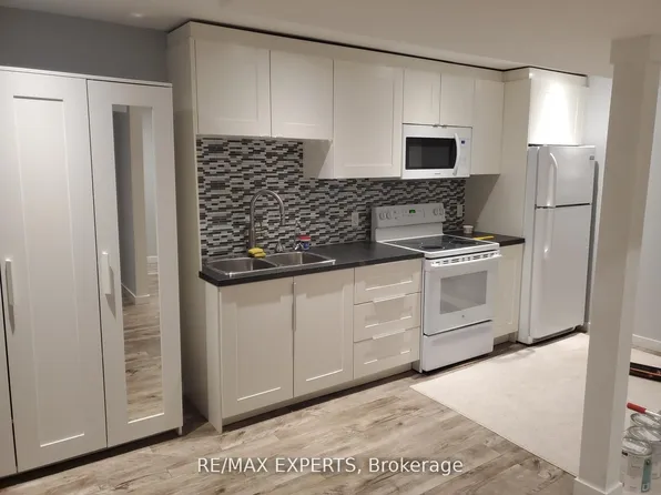 4366 Lee Dr, Mississauga, ON L4W 4A8