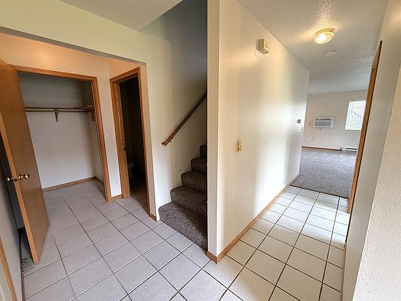 4th image of 1008 Dutchman Dr APT 1