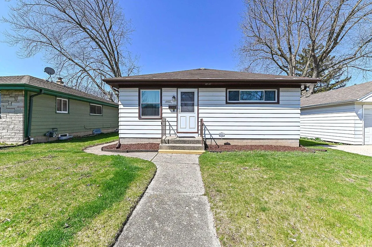 4453 North 69th STREET photo 1