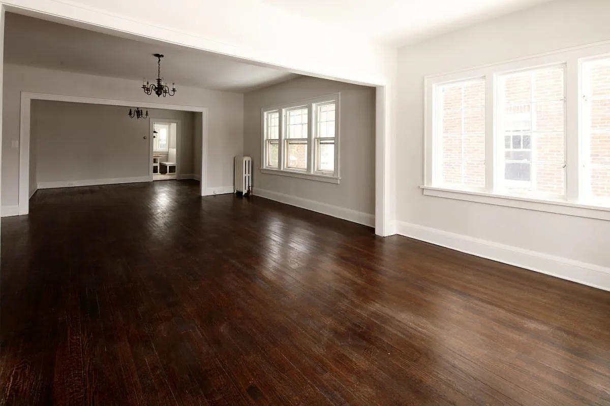 2305 S Overlook Road — Photo 2