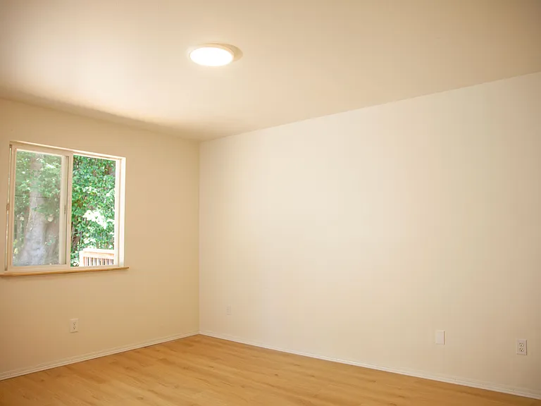 6530 NE Center St — Photo 6