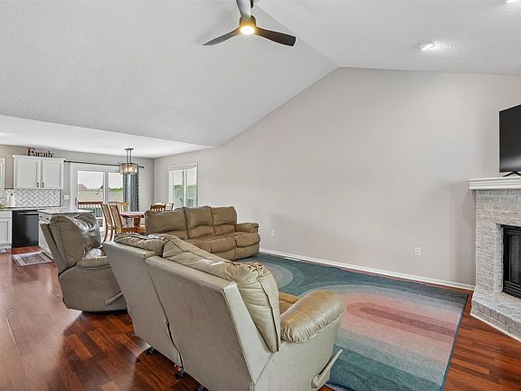 5th image of 302 N 15th St
