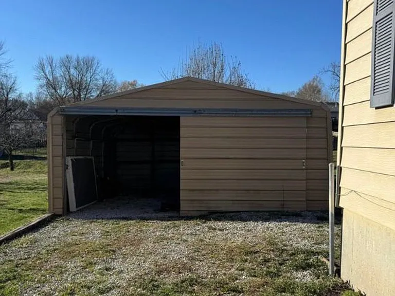 503 E Oliver St — Photo 3