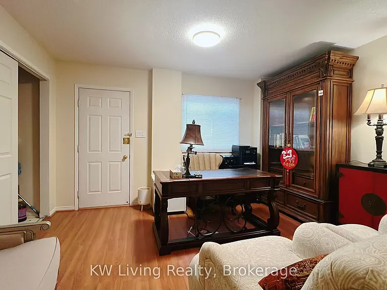 47 Vanity Cres — Photo 12