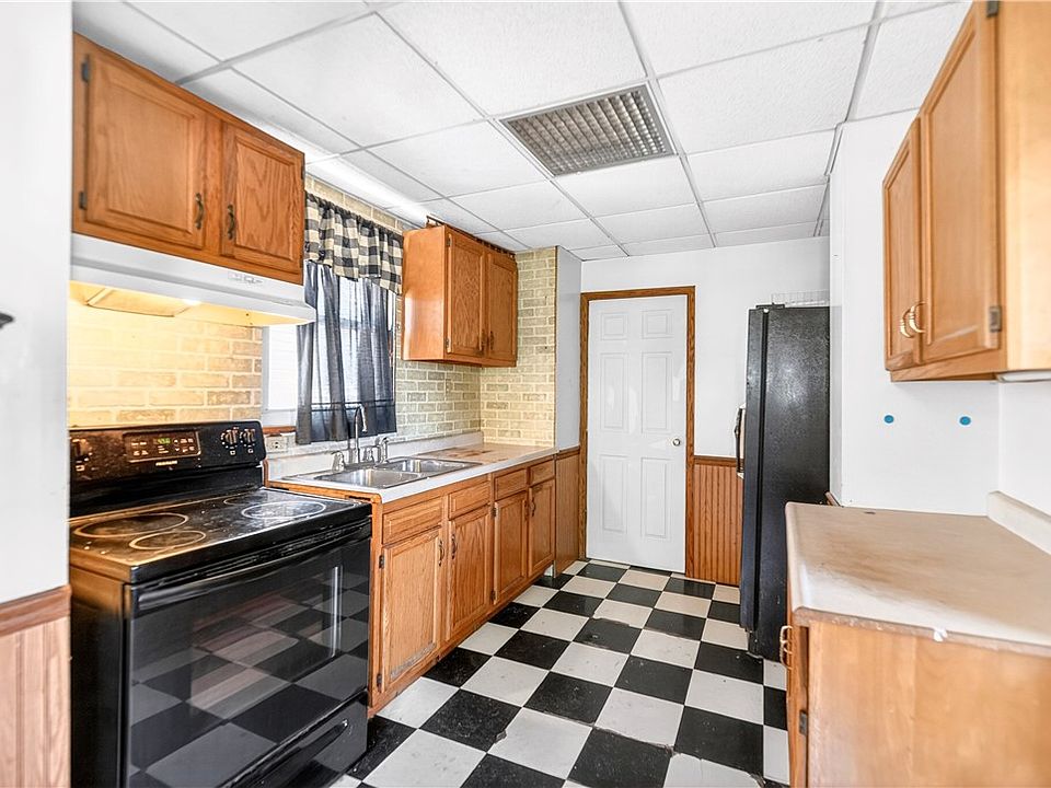 13th image of 335 Taylor Ave