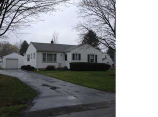 26 Lansing Cir S, Rochester, NY 14624