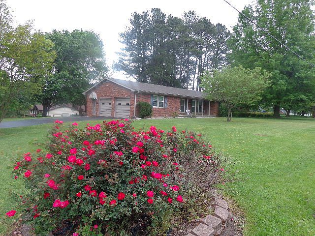 1st image of 420 Henderson Dr