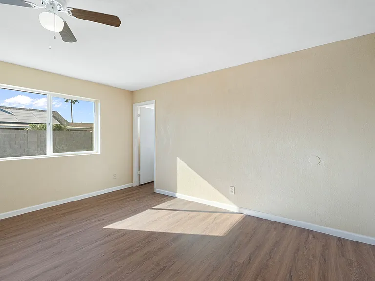 4043 W Sweetwater Ave — Photo 17